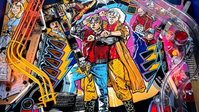 Visão frontal da máquina de pinball Back to the Future da Data East