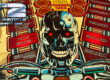 Visão detalhada do playfield da máquina de pinball Terminator 2: Judgment Day da Williams, destacando o crânio do T-800.